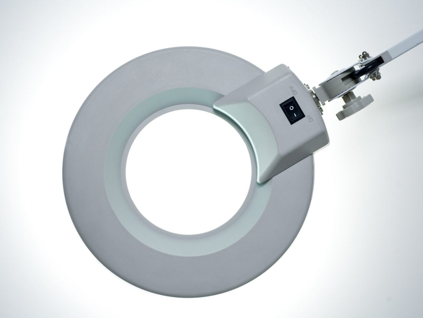 เราใช้งาน โคมไฟแว่นขยายอย่างไร Magnifying Lamp Application